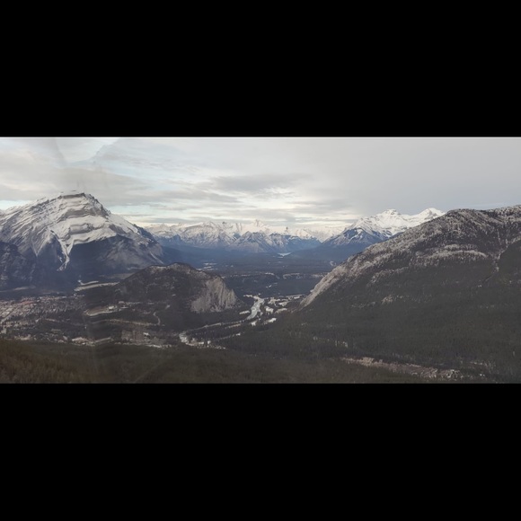 Meet your Posher, Lara - Picture 1 of 1